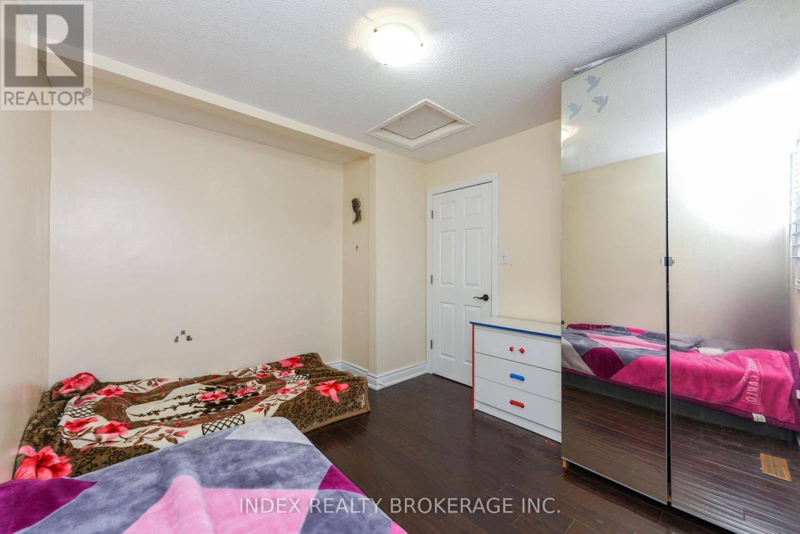 Photo 27 of 203 Richvale Drive S, Brampton ON