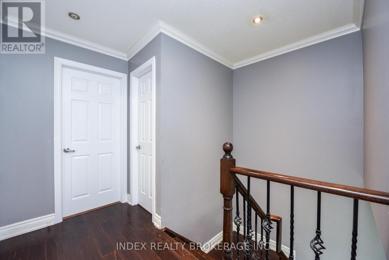 Photo 11 of 203 Richvale Drive S, Brampton ON