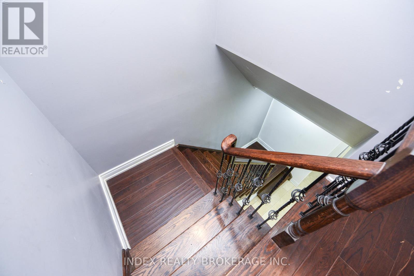 Photo 5 of 203 Richvale Drive S, Brampton ON
