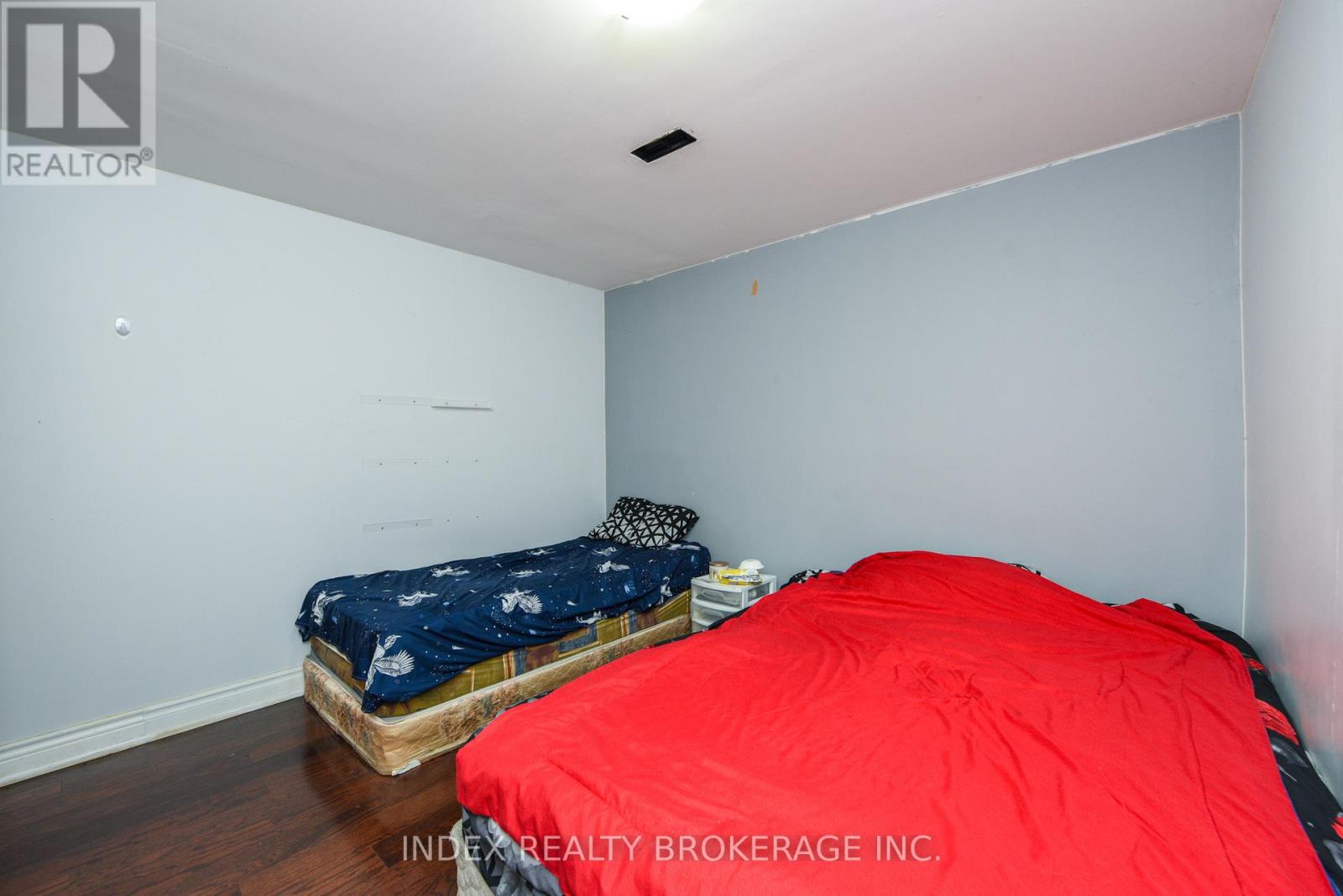 Photo 16 of 203 Richvale Drive S, Brampton ON