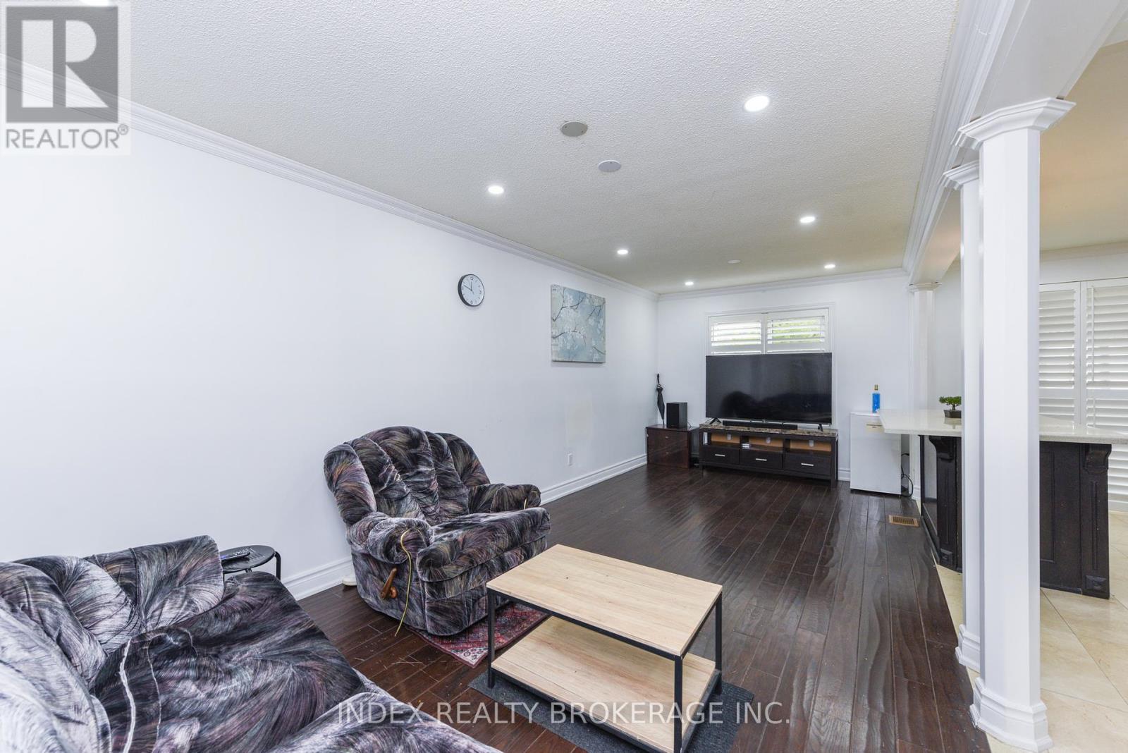 Photo 17 of 203 Richvale Drive S, Brampton ON