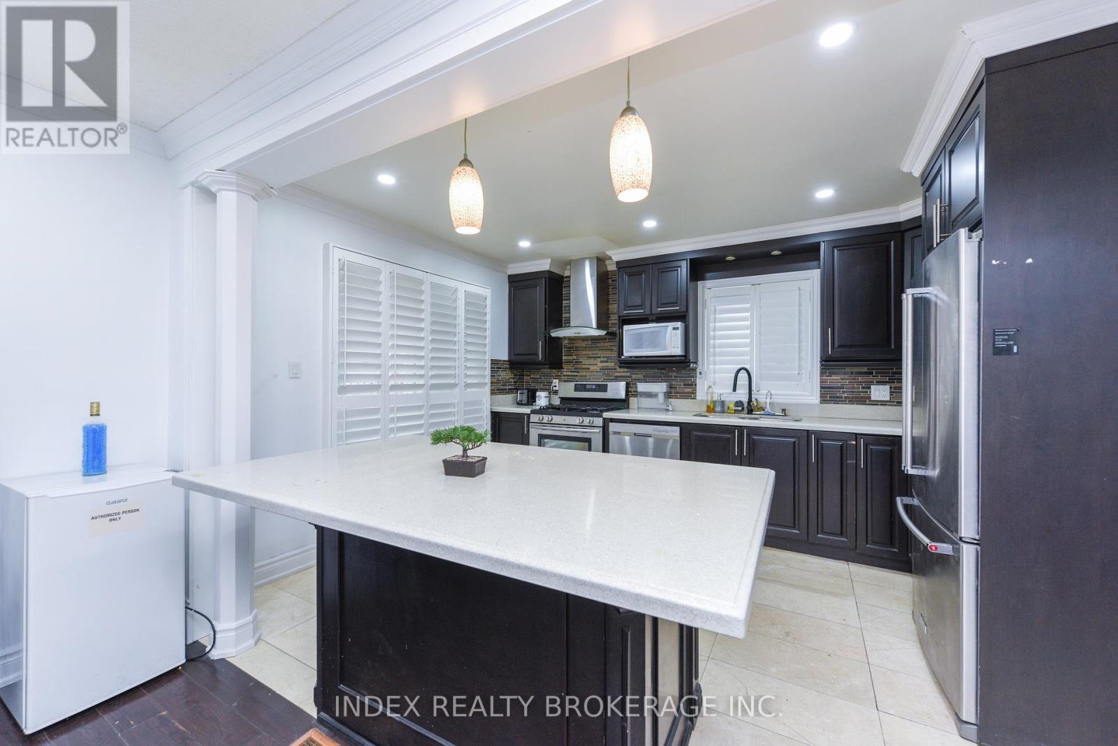 Photo 38 of 203 Richvale Drive S, Brampton ON