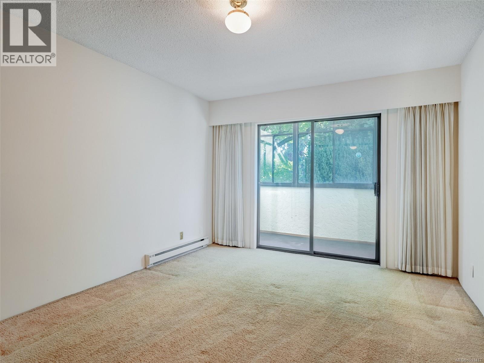 Photo 6 of 204 935 Fairfield Rd, Victoria BC