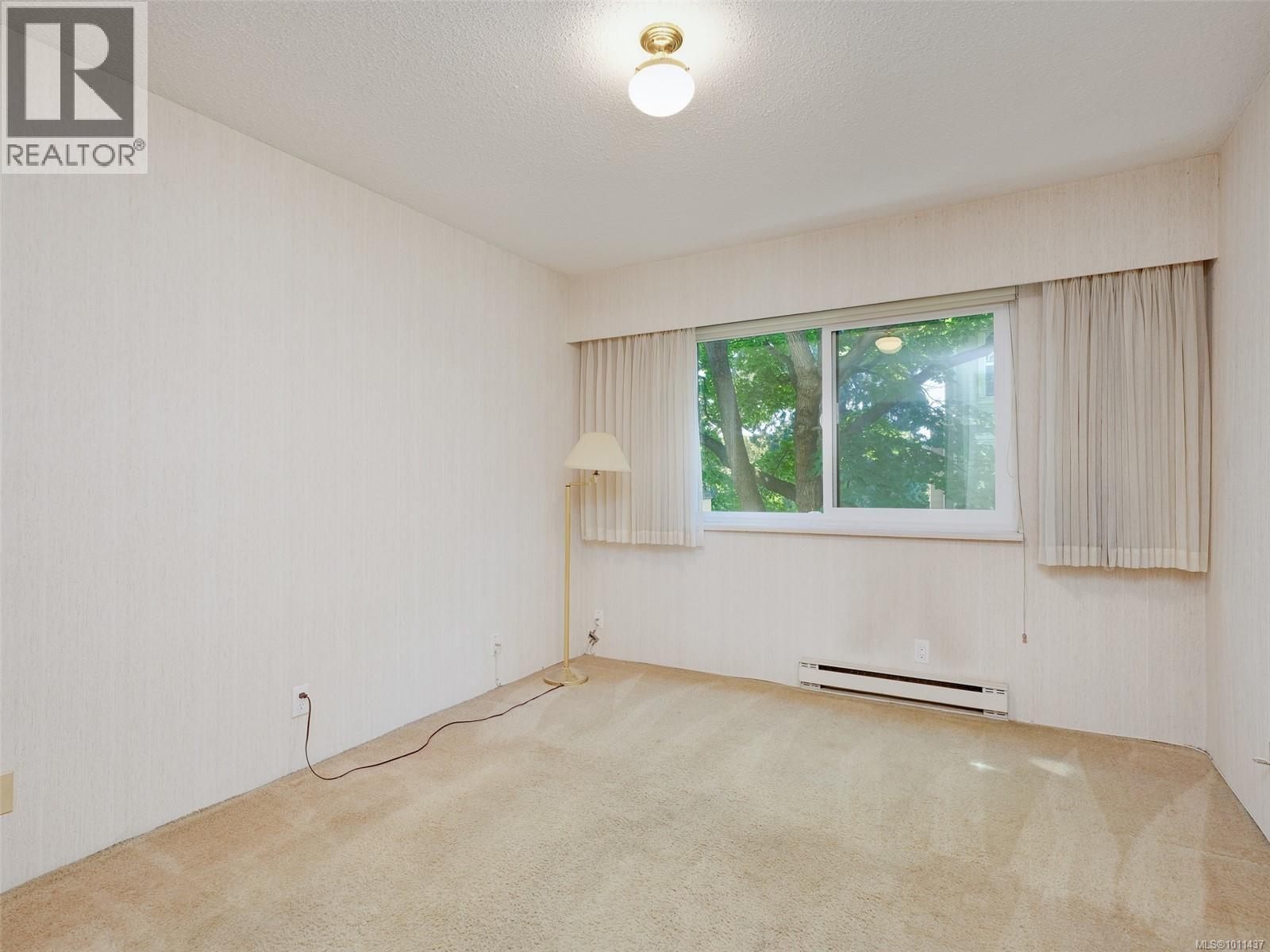 Photo 25 of 204 935 Fairfield Rd, Victoria BC
