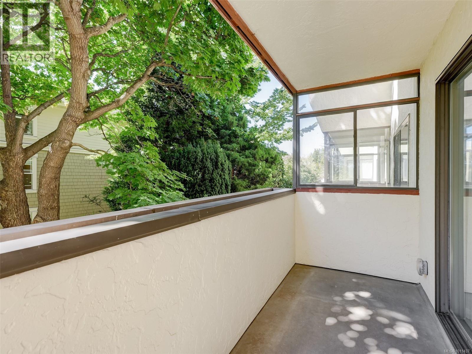 Photo 23 of 204 935 Fairfield Rd, Victoria BC