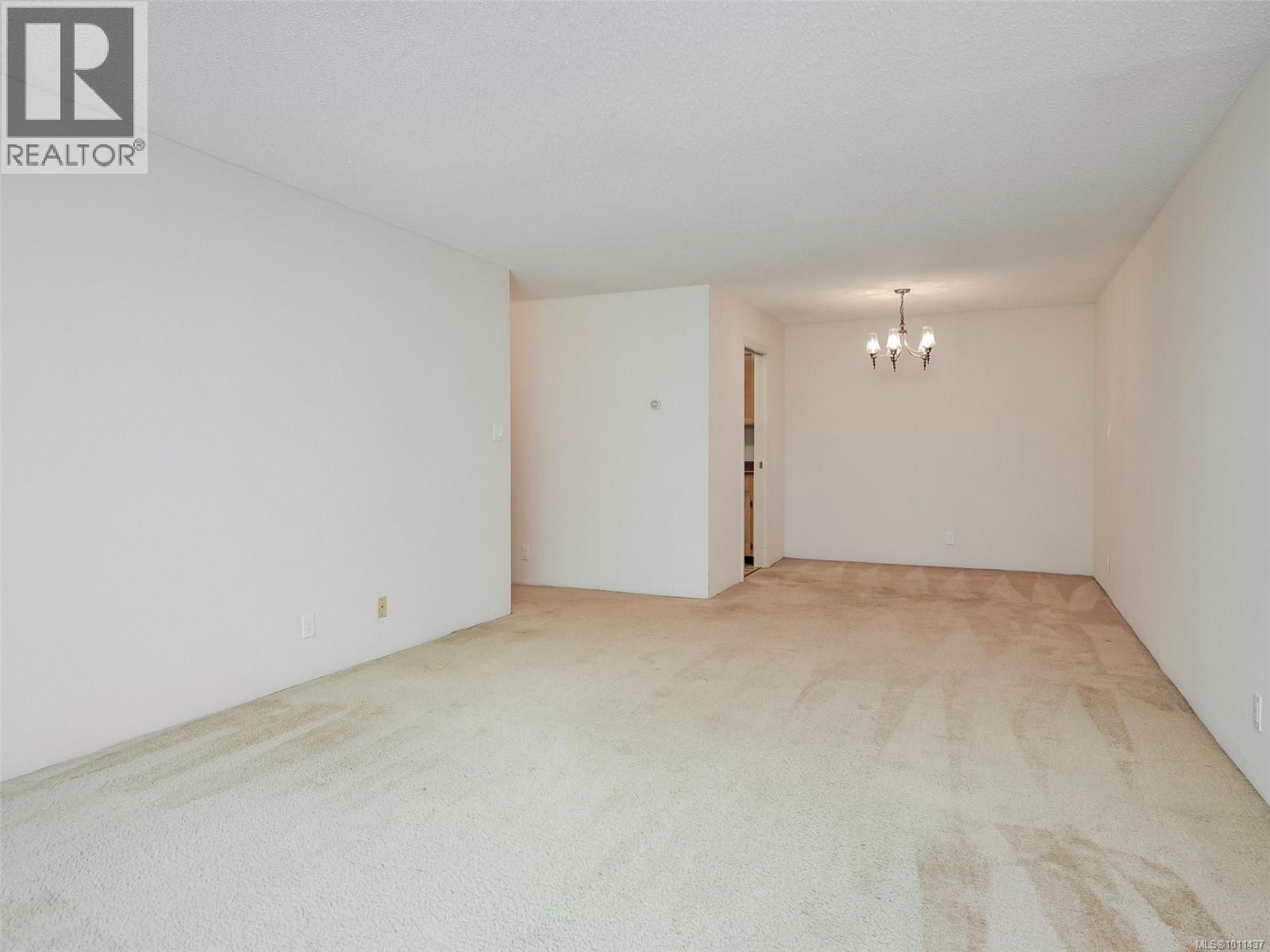 Photo 11 of 204 935 Fairfield Rd, Victoria BC