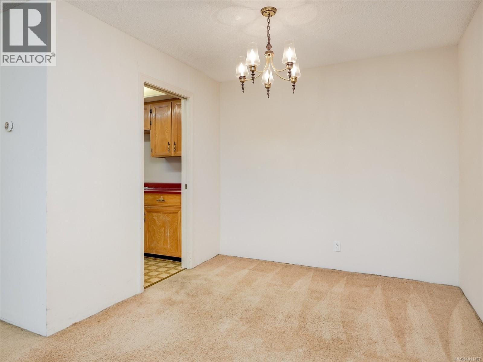 Photo 10 of 204 935 Fairfield Rd, Victoria BC