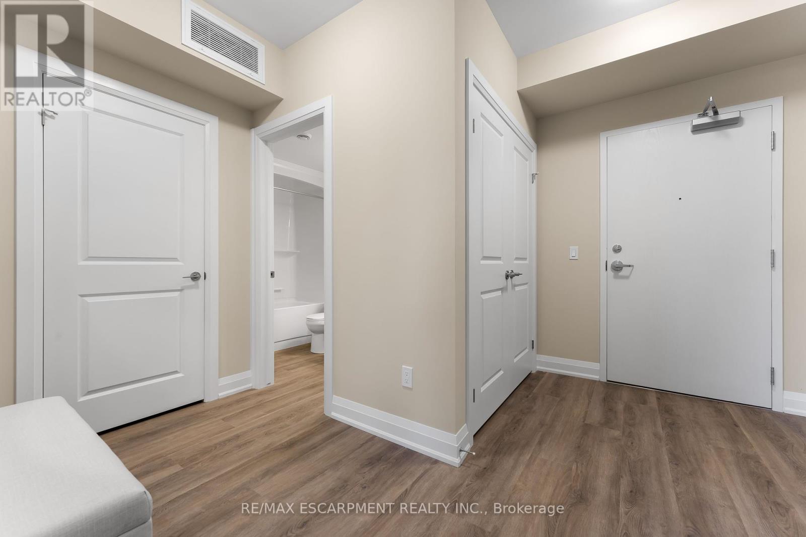 Photo 13 of 314 118 Summersides Boulevard, Pelham ON