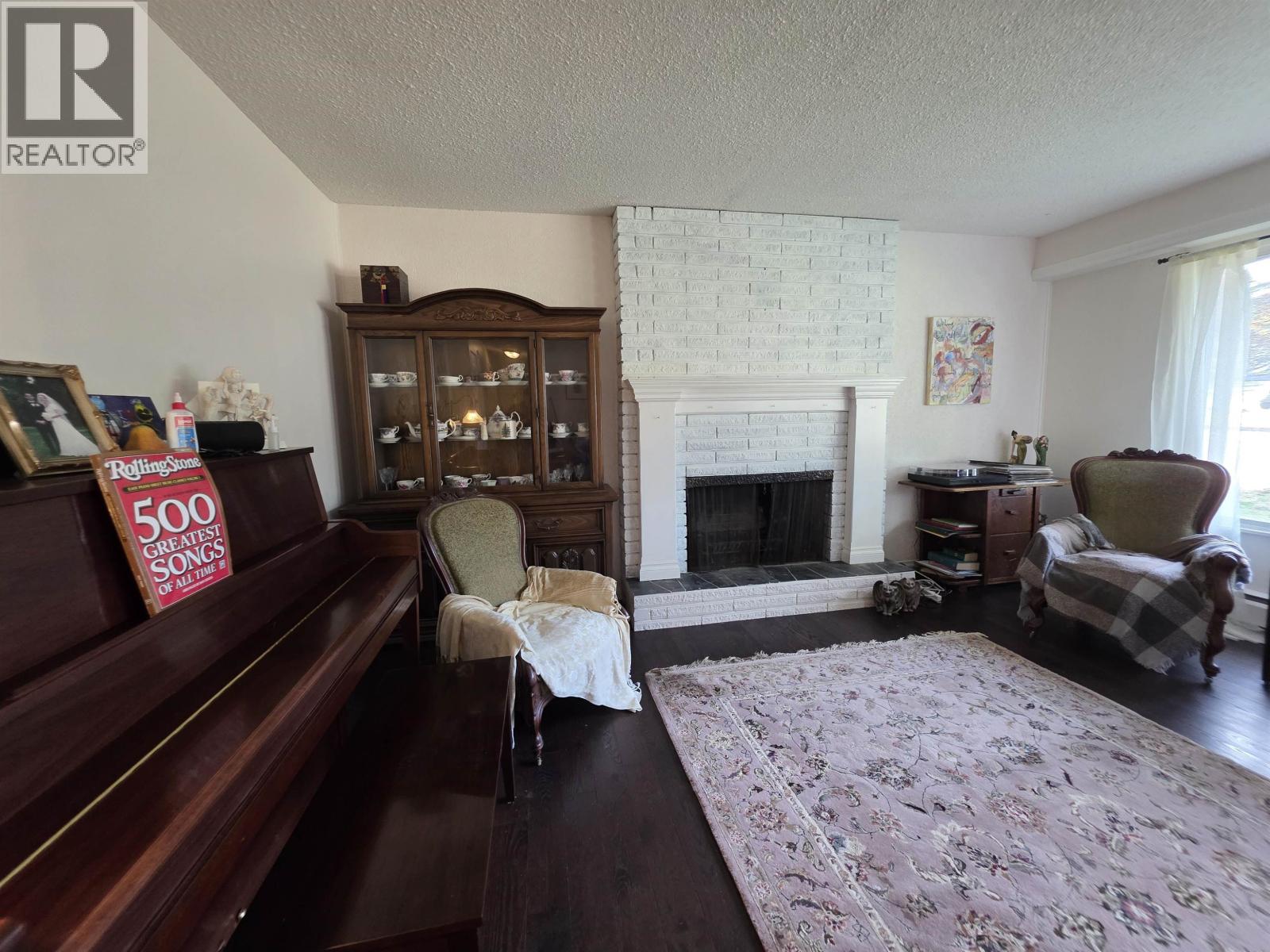 Photo 3 of 1692 Windermere Place, Port Coquitlam BC