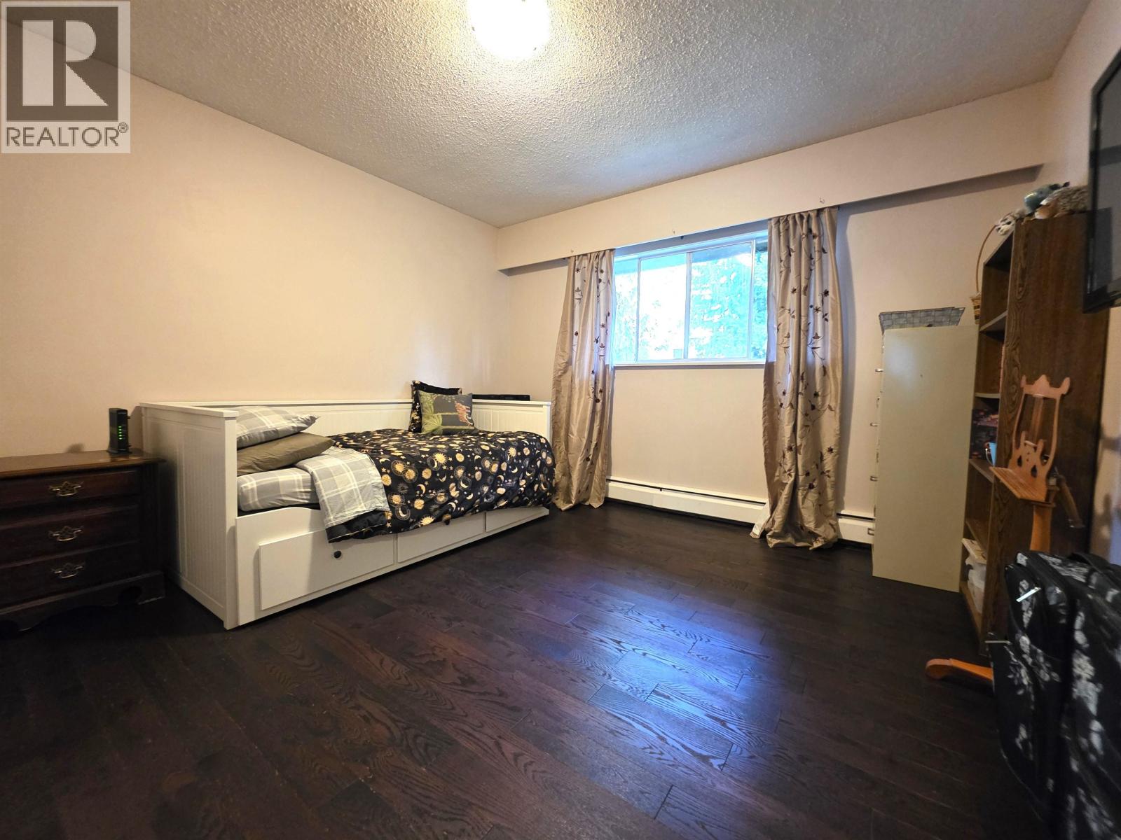 Photo 5 of 1692 Windermere Place, Port Coquitlam BC