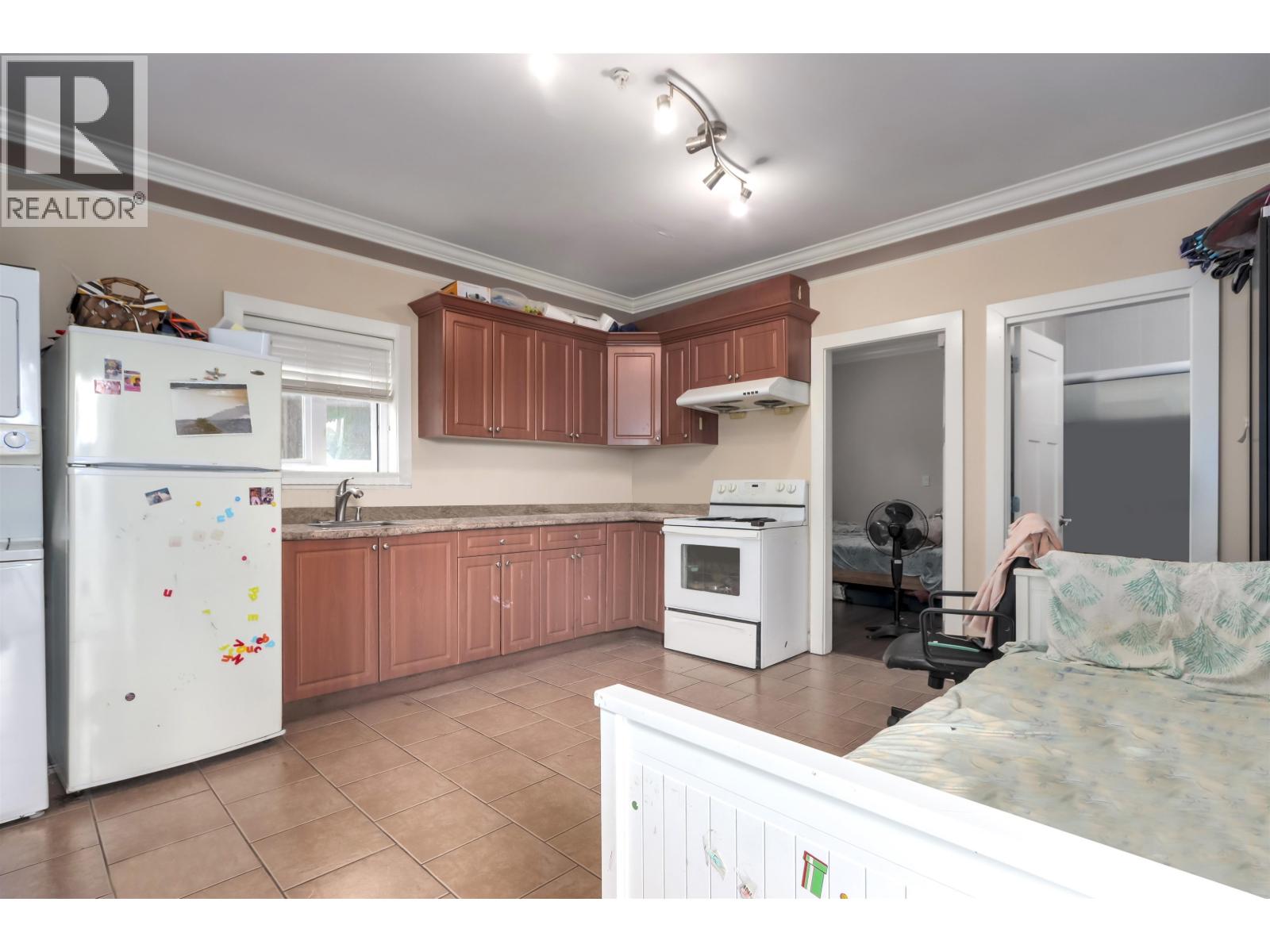 Photo 13 of 8363 Victoria Drive, Vancouver BC