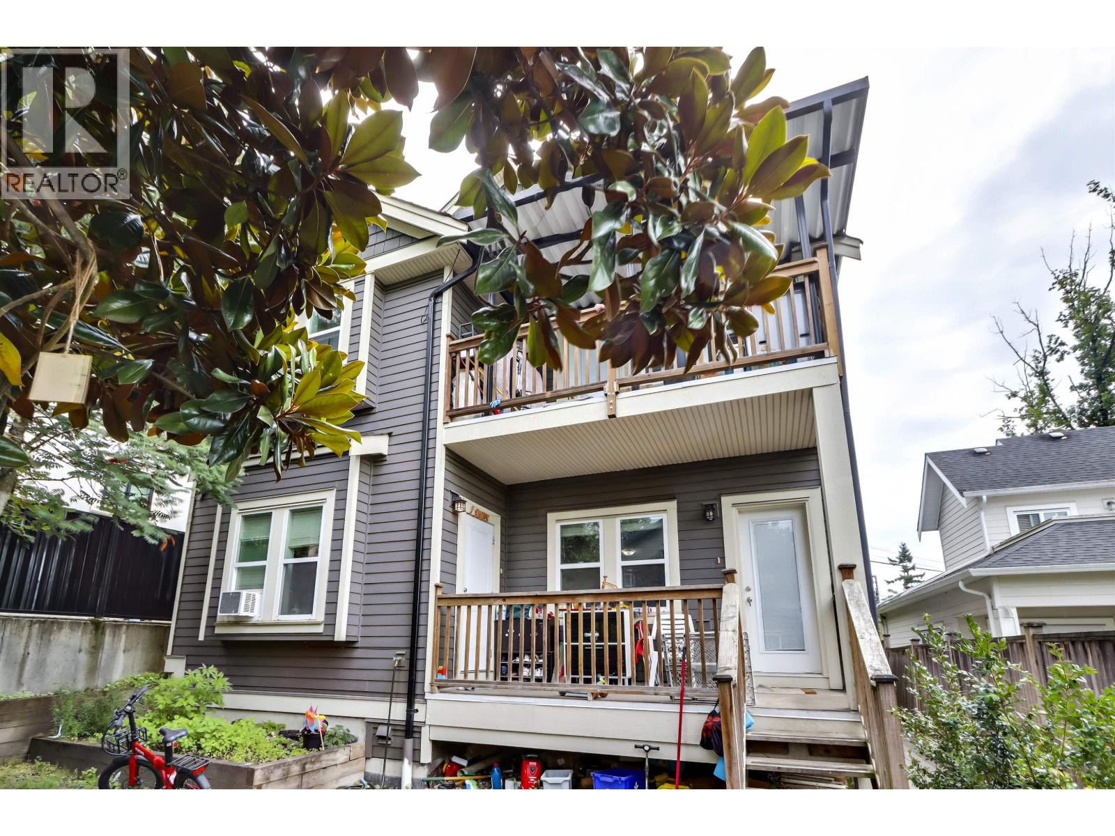 Photo 11 of 8363 Victoria Drive, Vancouver BC