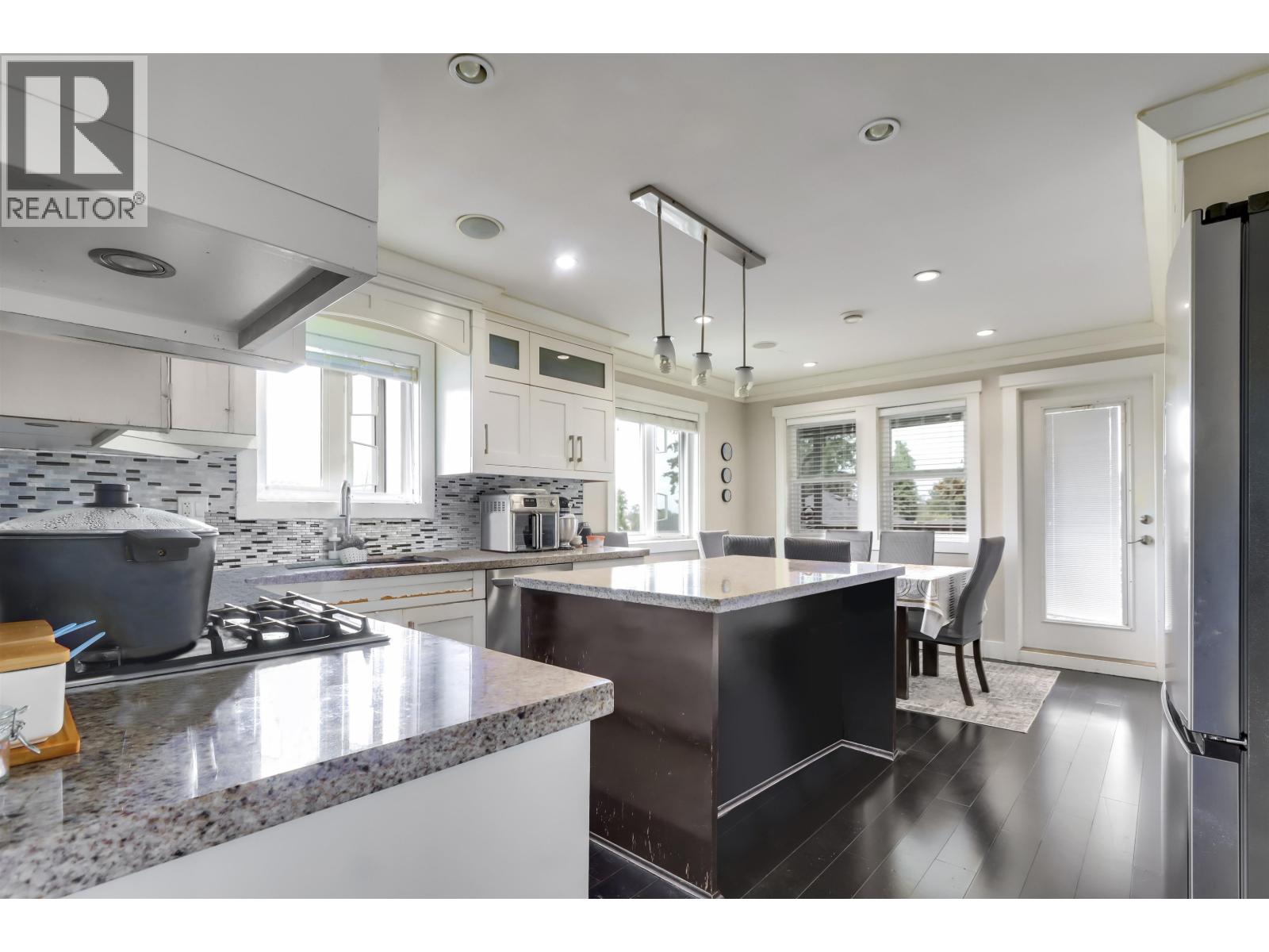 Photo 6 of 8363 Victoria Drive, Vancouver BC