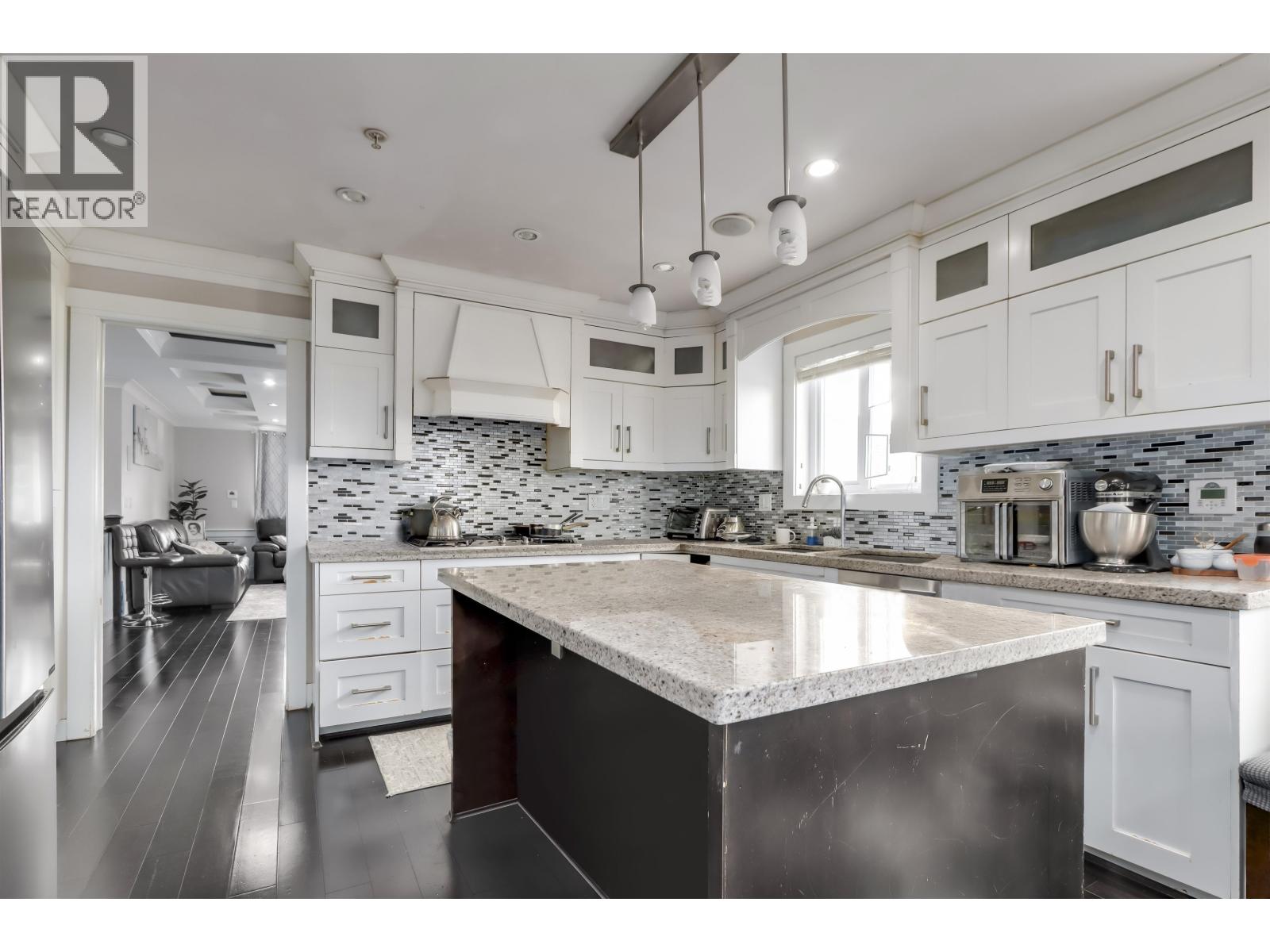 Photo 14 of 8363 Victoria Drive, Vancouver BC
