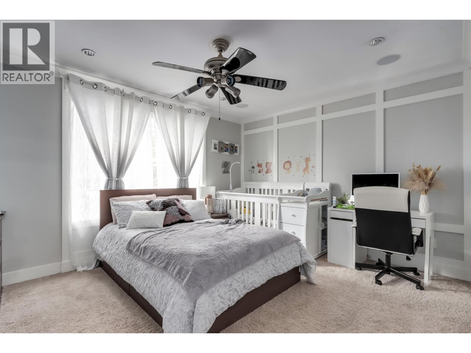 Photo 5 of 8363 Victoria Drive, Vancouver BC