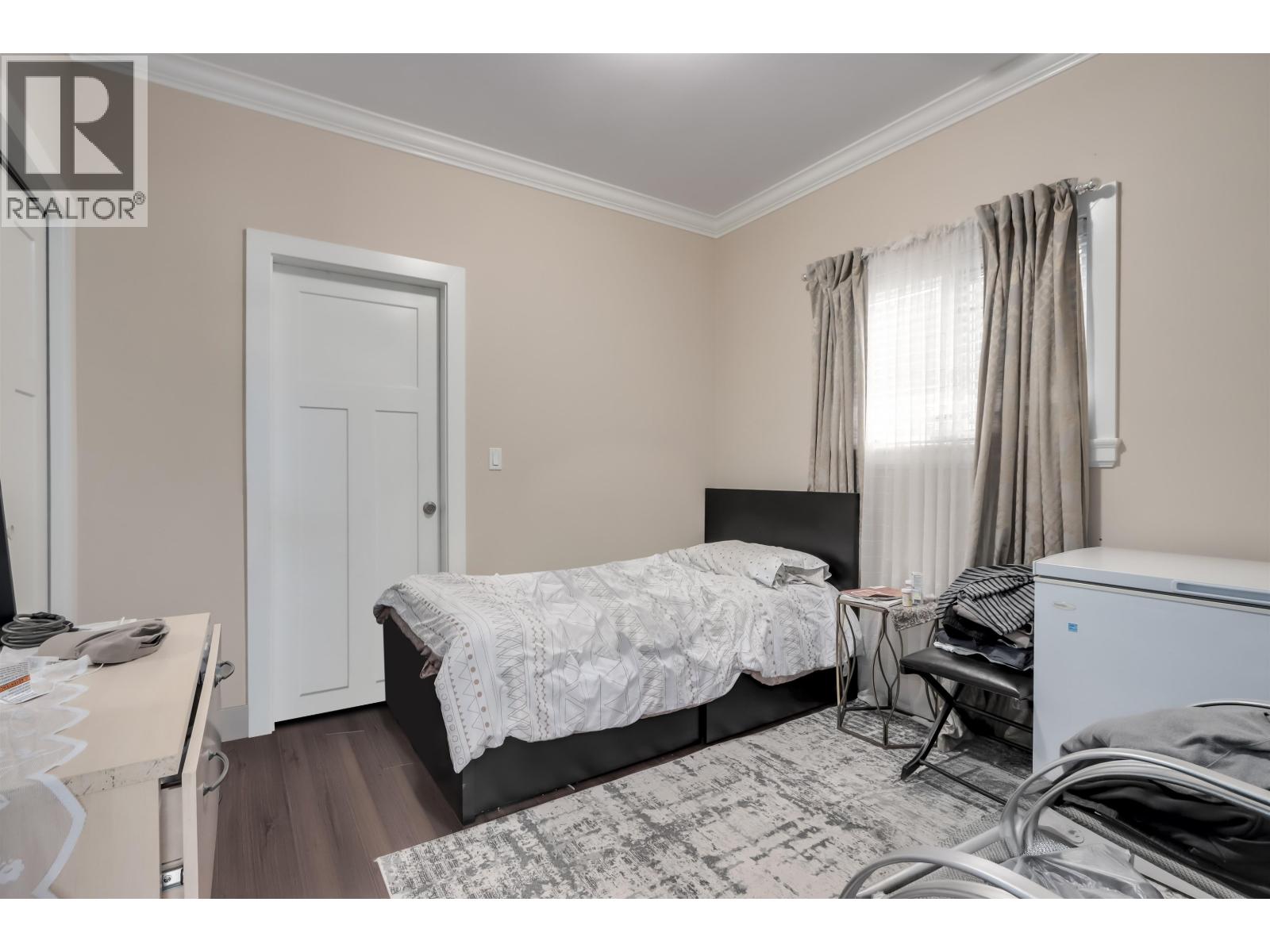 Photo 12 of 8363 Victoria Drive, Vancouver BC