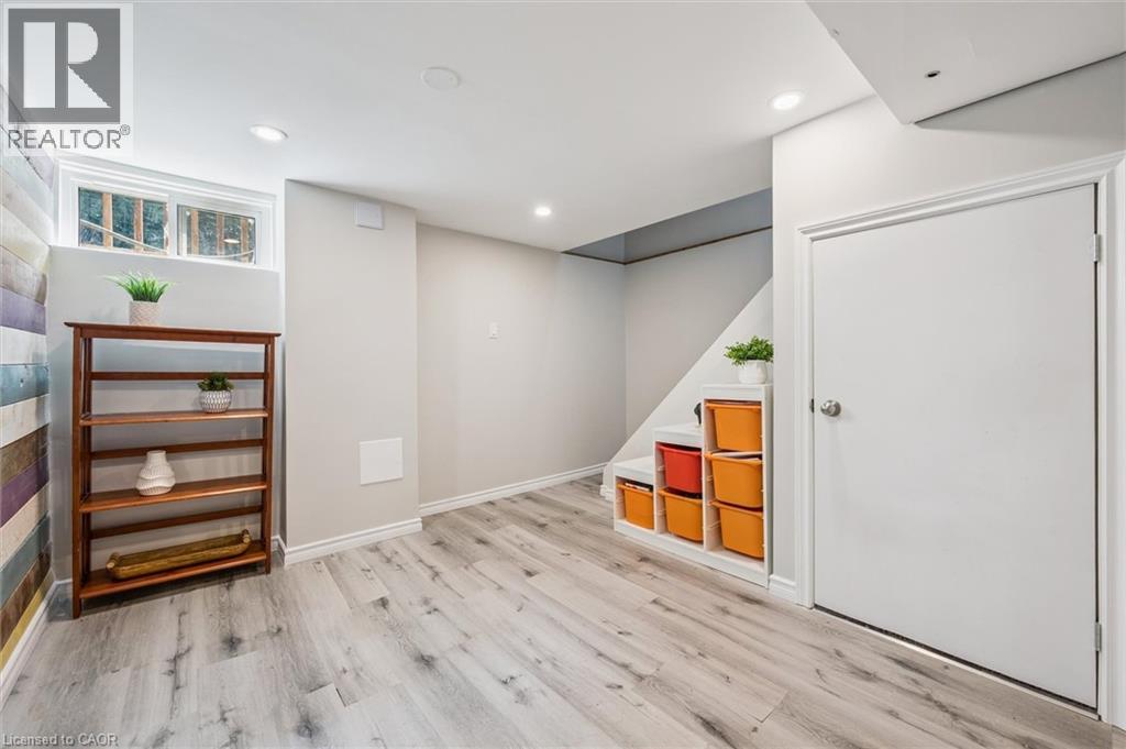 Photo 17 of 54 Admiral Road, Kitchener ON