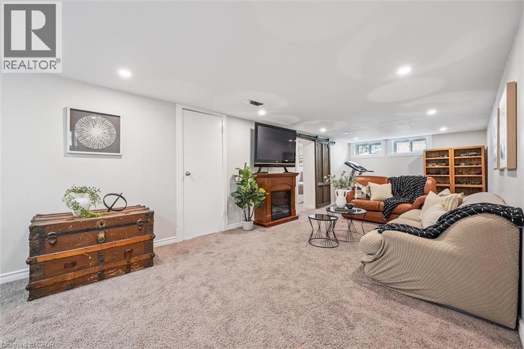 Photo 2 of 54 Admiral Road, Kitchener ON