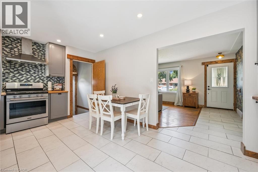 Photo 10 of 54 Admiral Road, Kitchener ON