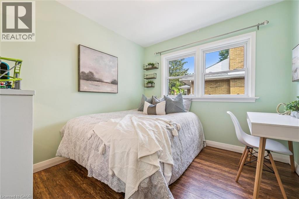 Photo 11 of 54 Admiral Road, Kitchener ON