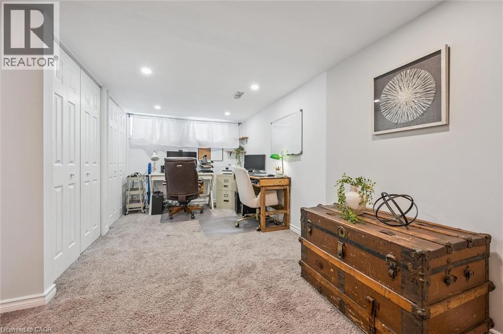 Photo 18 of 54 Admiral Road, Kitchener ON