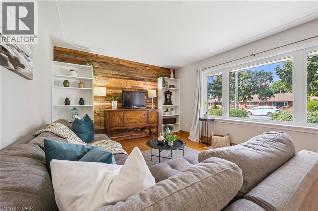 Photo 9 of 54 Admiral Road, Kitchener ON