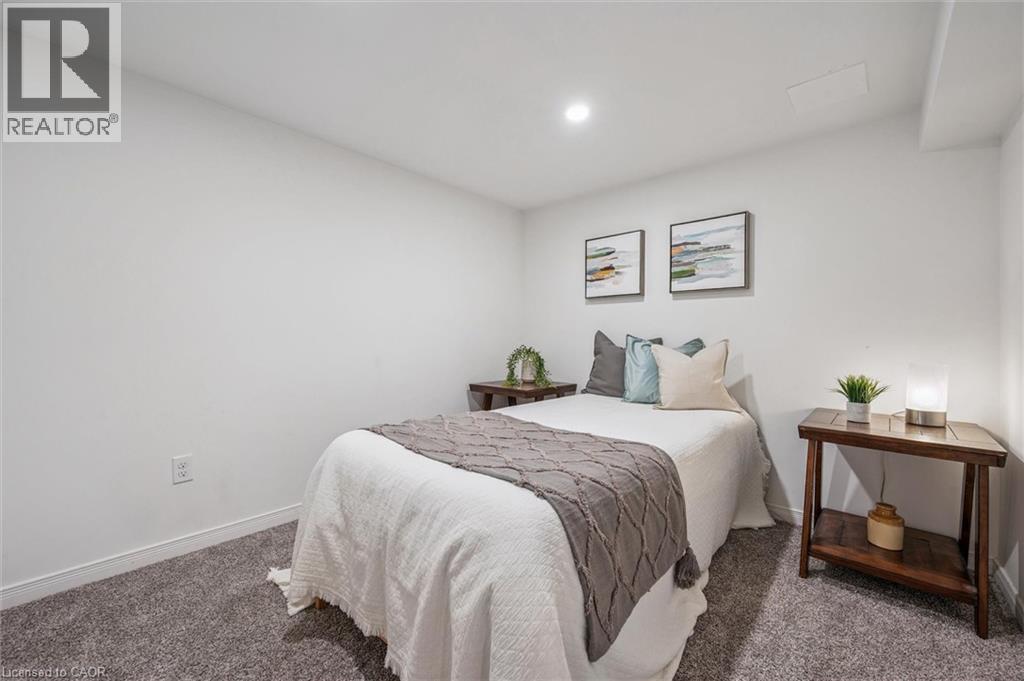 Photo 3 of 54 Admiral Road, Kitchener ON