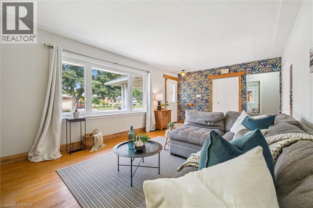 Photo 1 of 54 Admiral Road, Kitchener ON