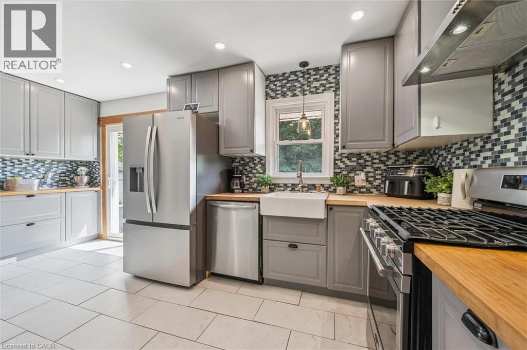 Photo 25 of 54 Admiral Road, Kitchener ON