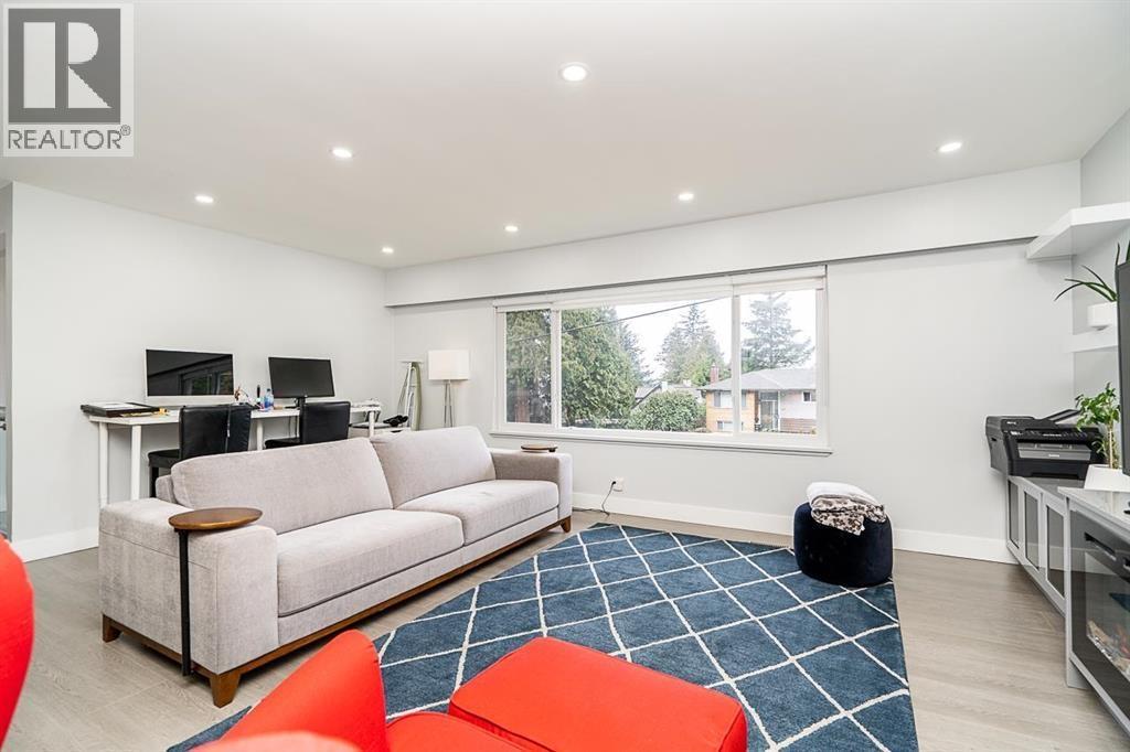 Photo 6 of 353 Laurentian Crescent, Coquitlam BC