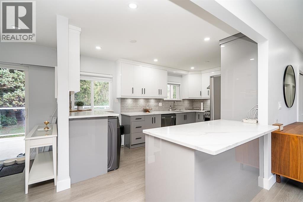 Photo 5 of 353 Laurentian Crescent, Coquitlam BC