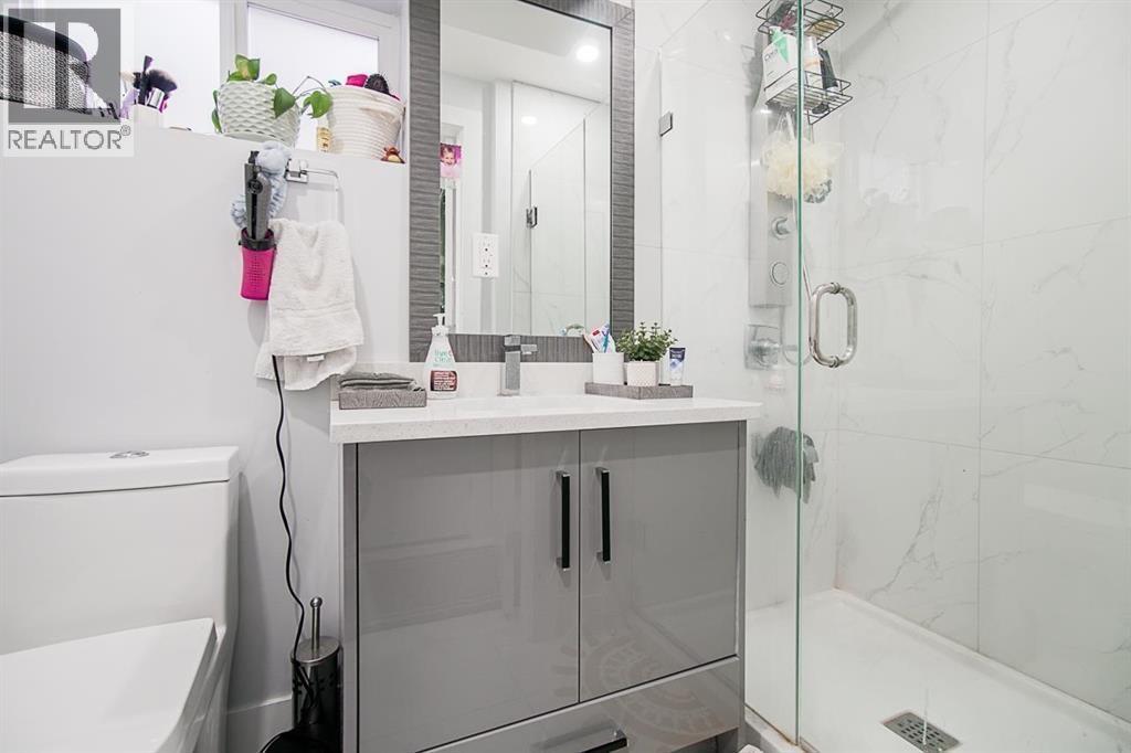 Photo 4 of 353 Laurentian Crescent, Coquitlam BC
