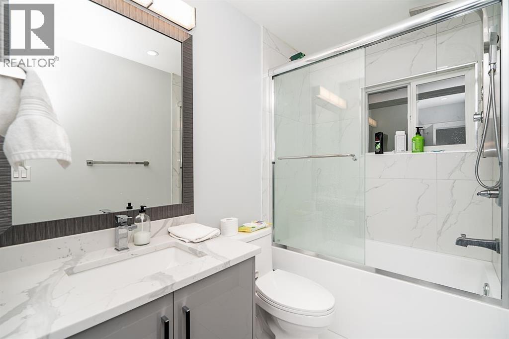Photo 3 of 353 Laurentian Crescent, Coquitlam BC