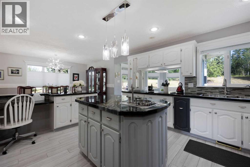 Photo 3 of 160 Community Lane, Saprae Creek AB