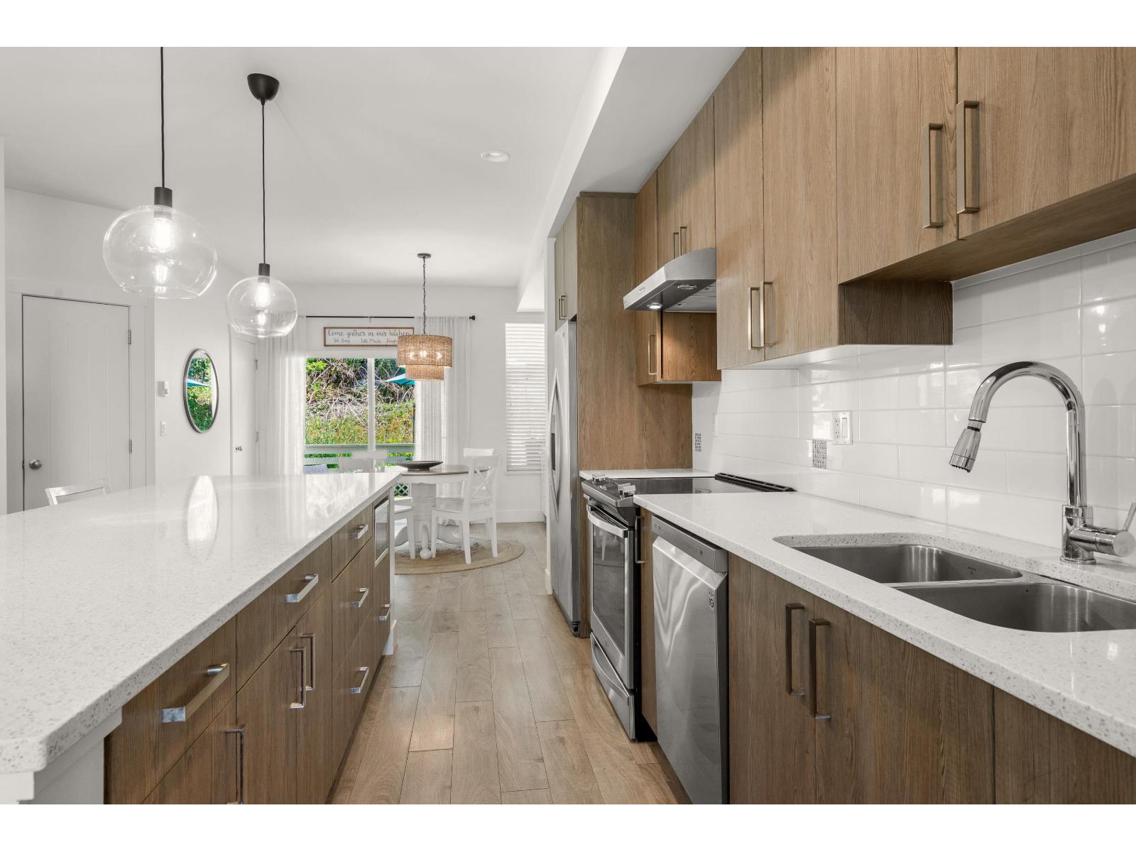 Photo 10 of 3 34230 Elmwood Drive, Abbotsford BC