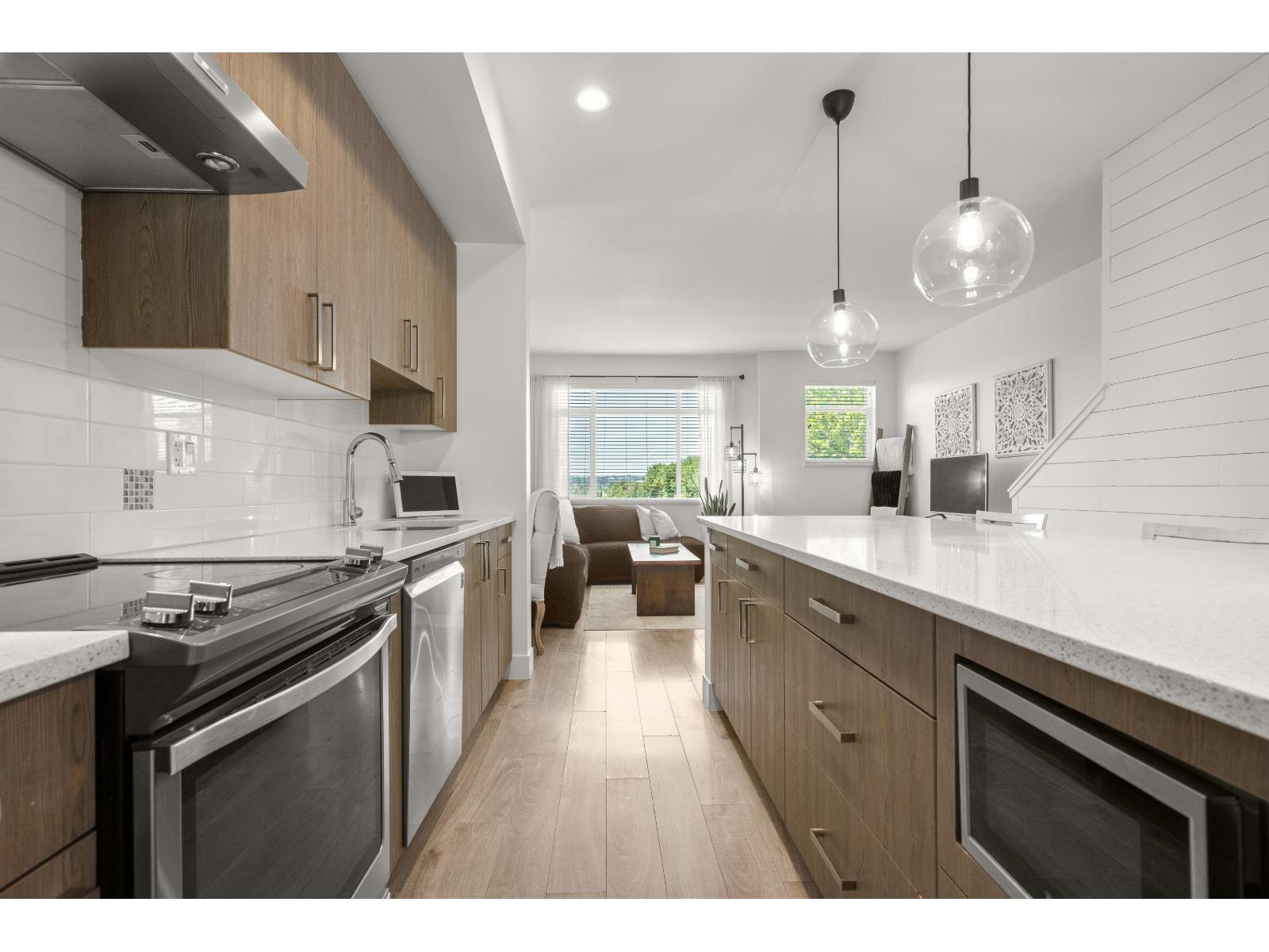 Photo 12 of 3 34230 Elmwood Drive, Abbotsford BC