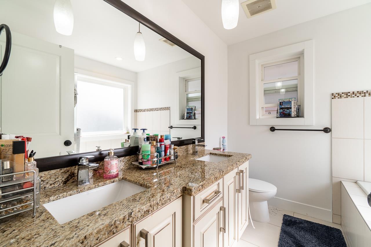 Photo 4 of 6461 140 Street, Surrey BC