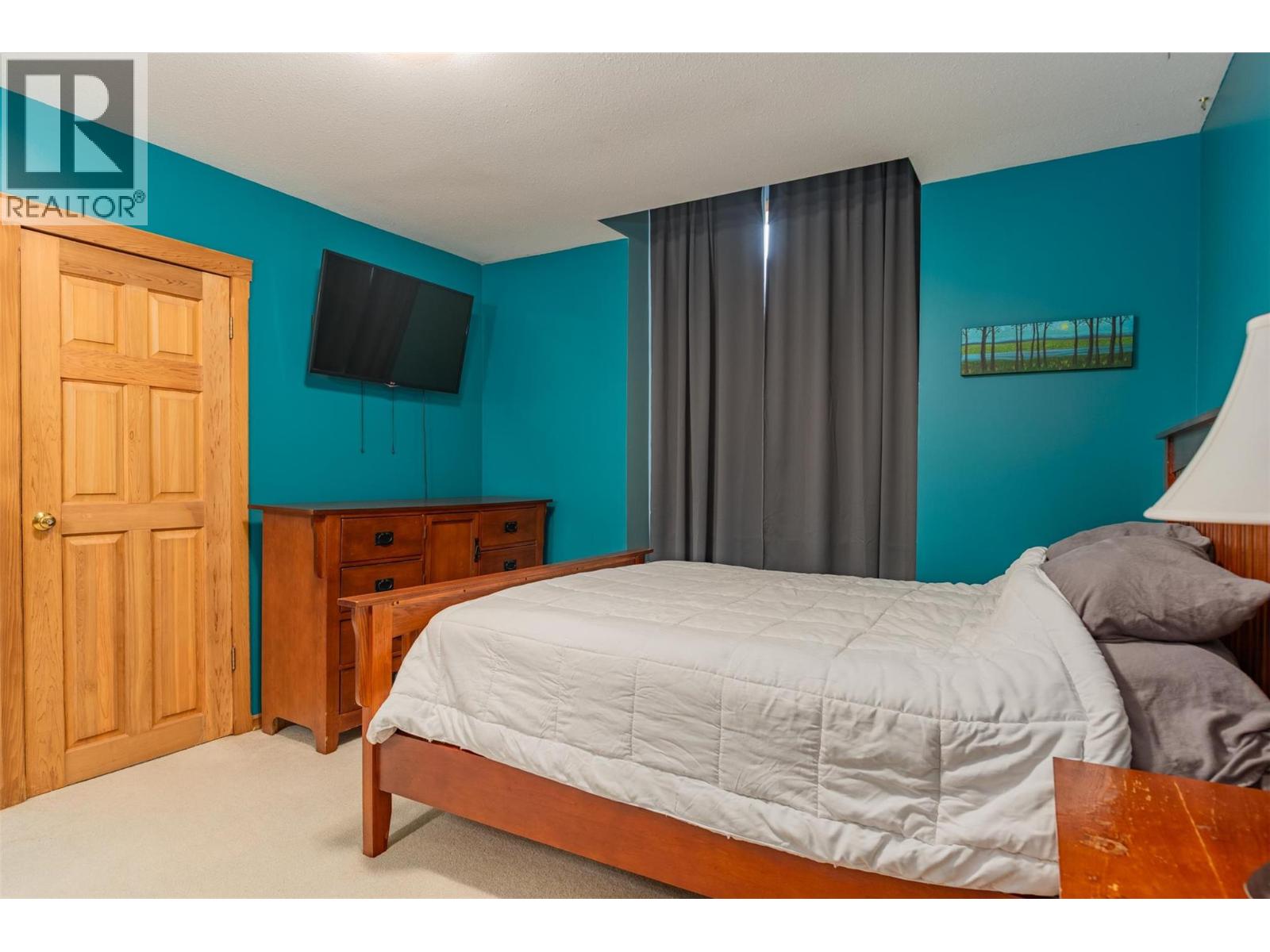 Photo 84 of 611 7th Street, Kaslo BC