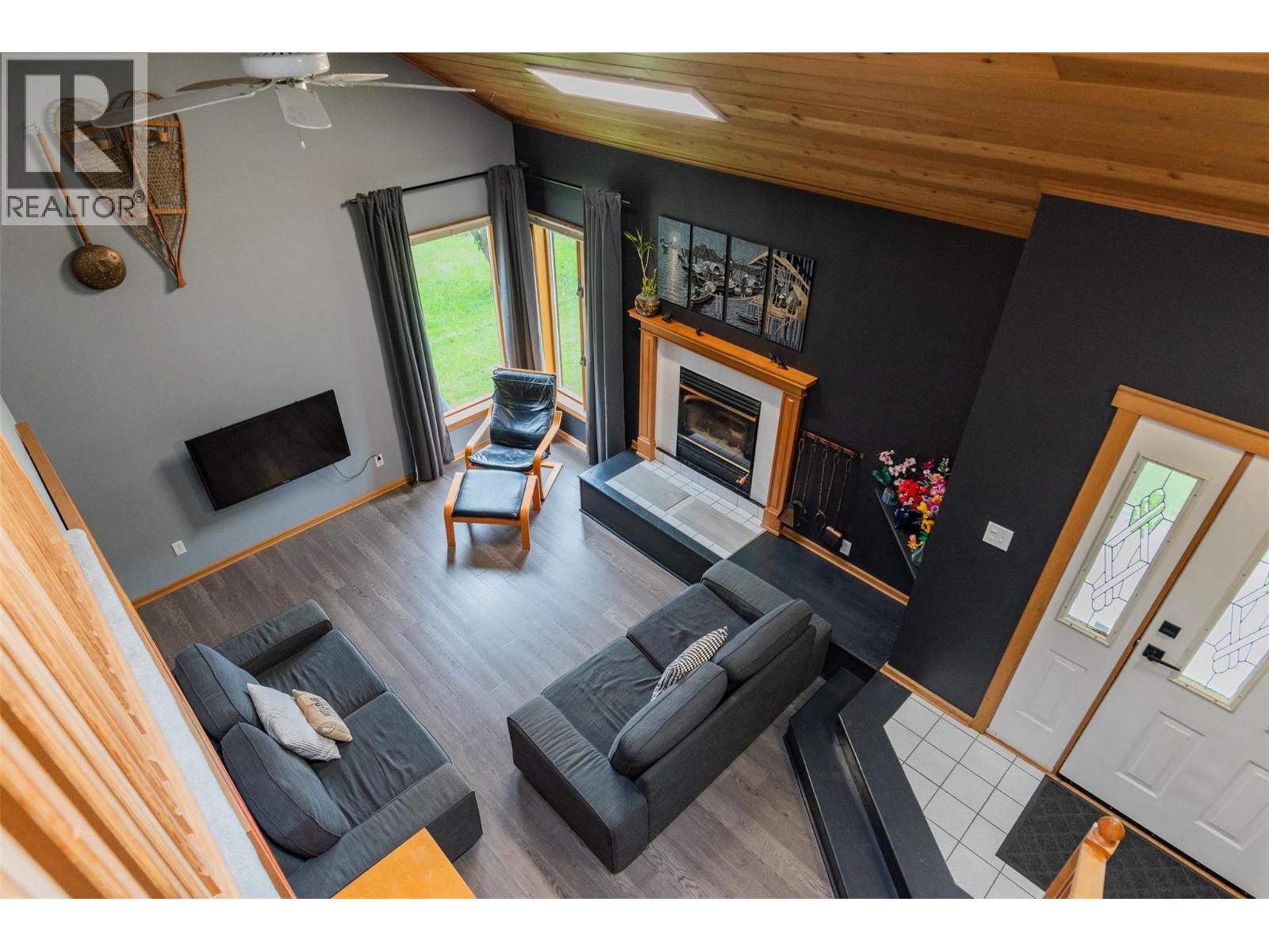 Photo 25 of 611 7th Street, Kaslo BC