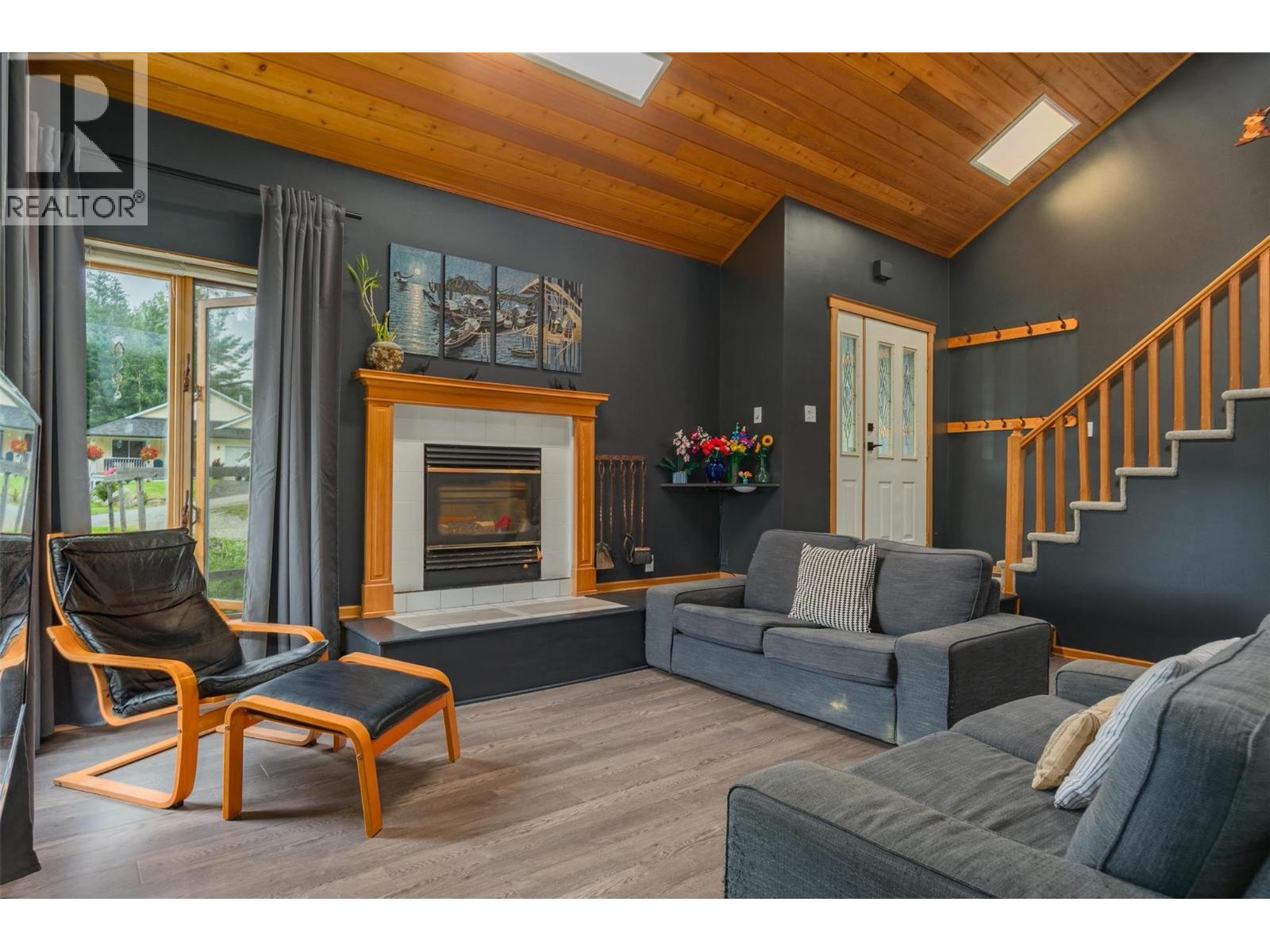 Photo 61 of 611 7th Street, Kaslo BC