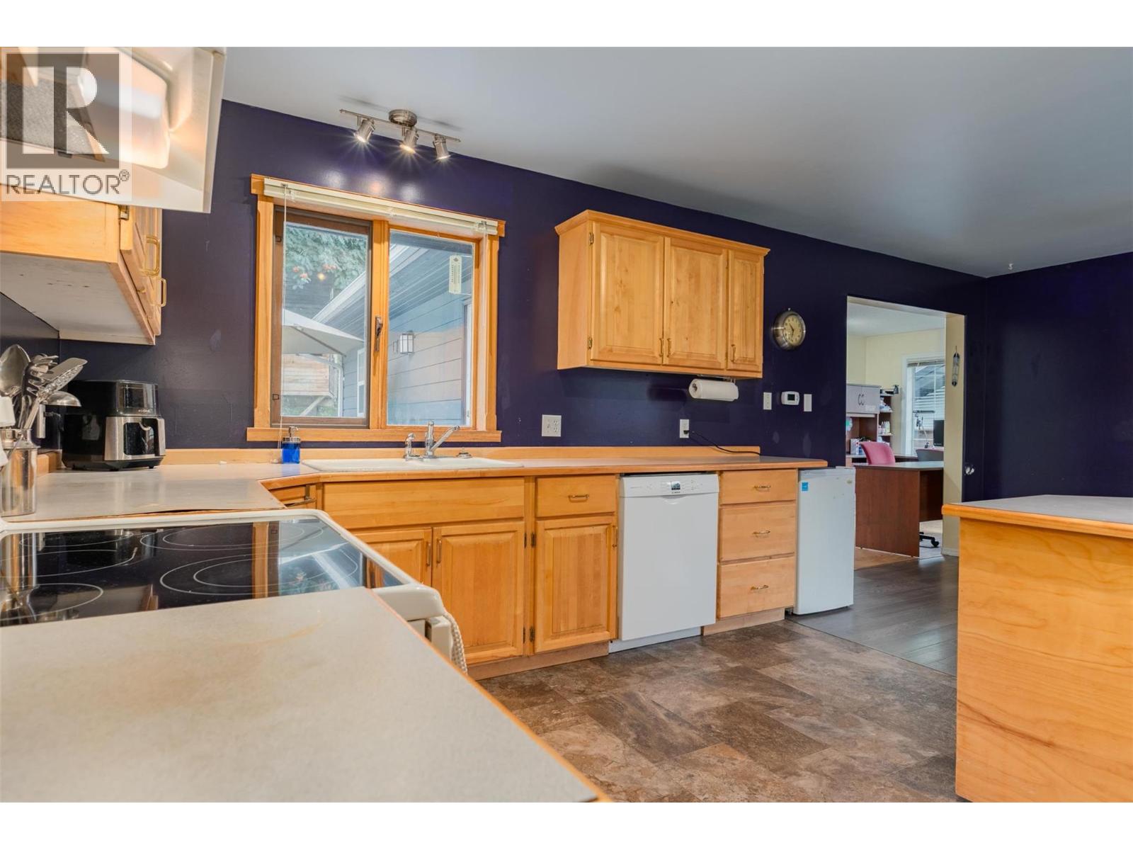 Photo 1 of 611 7th Street, Kaslo BC