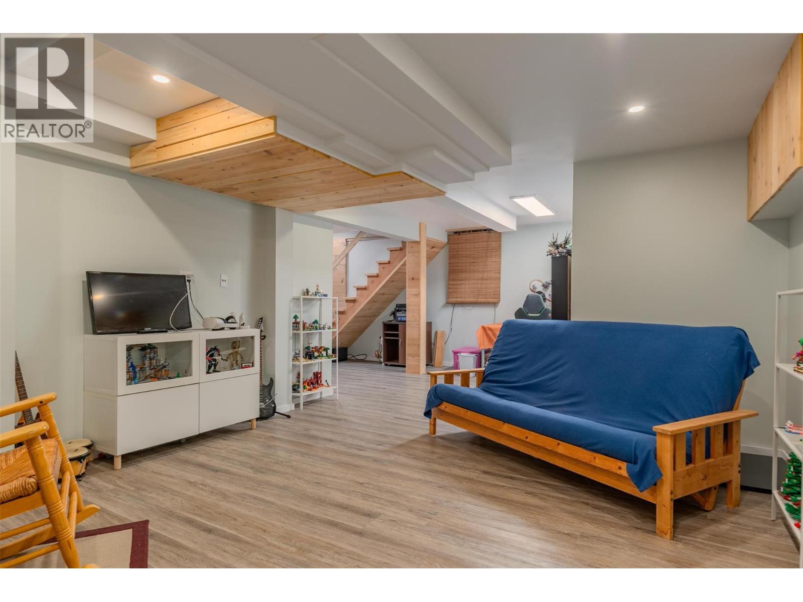 Photo 13 of 611 7th Street, Kaslo BC