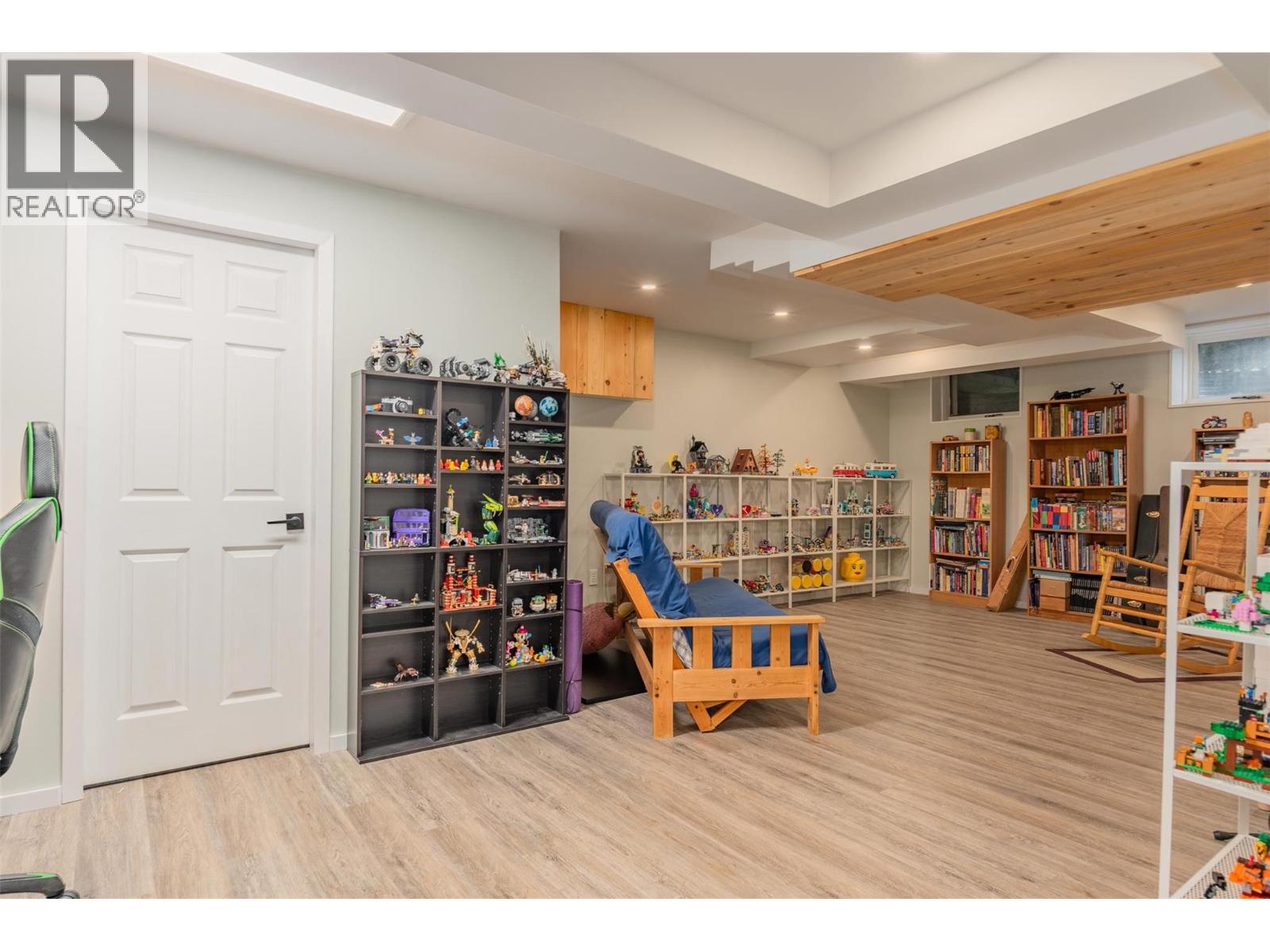 Photo 18 of 611 7th Street, Kaslo BC