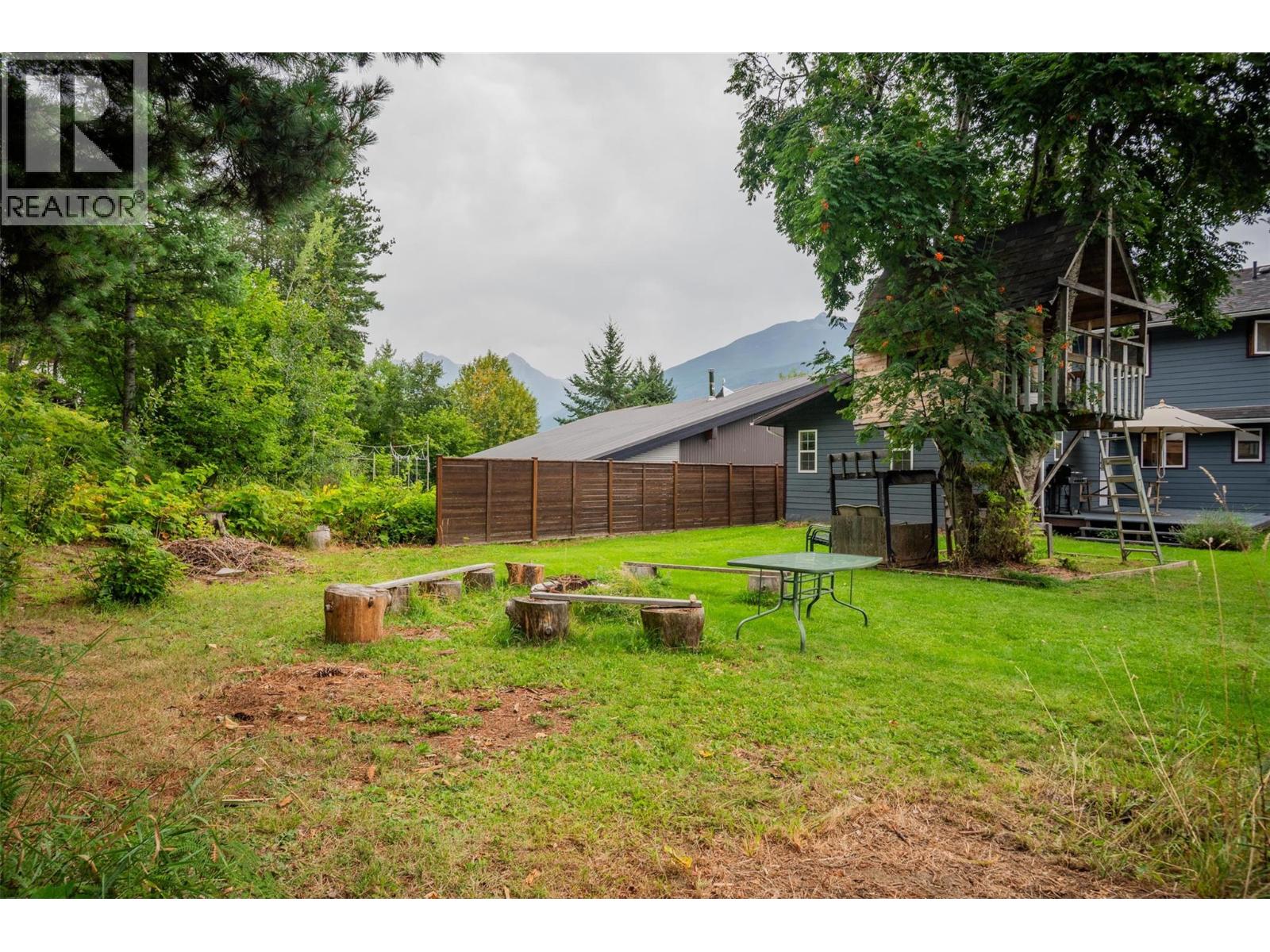 Photo 40 of 611 7th Street, Kaslo BC