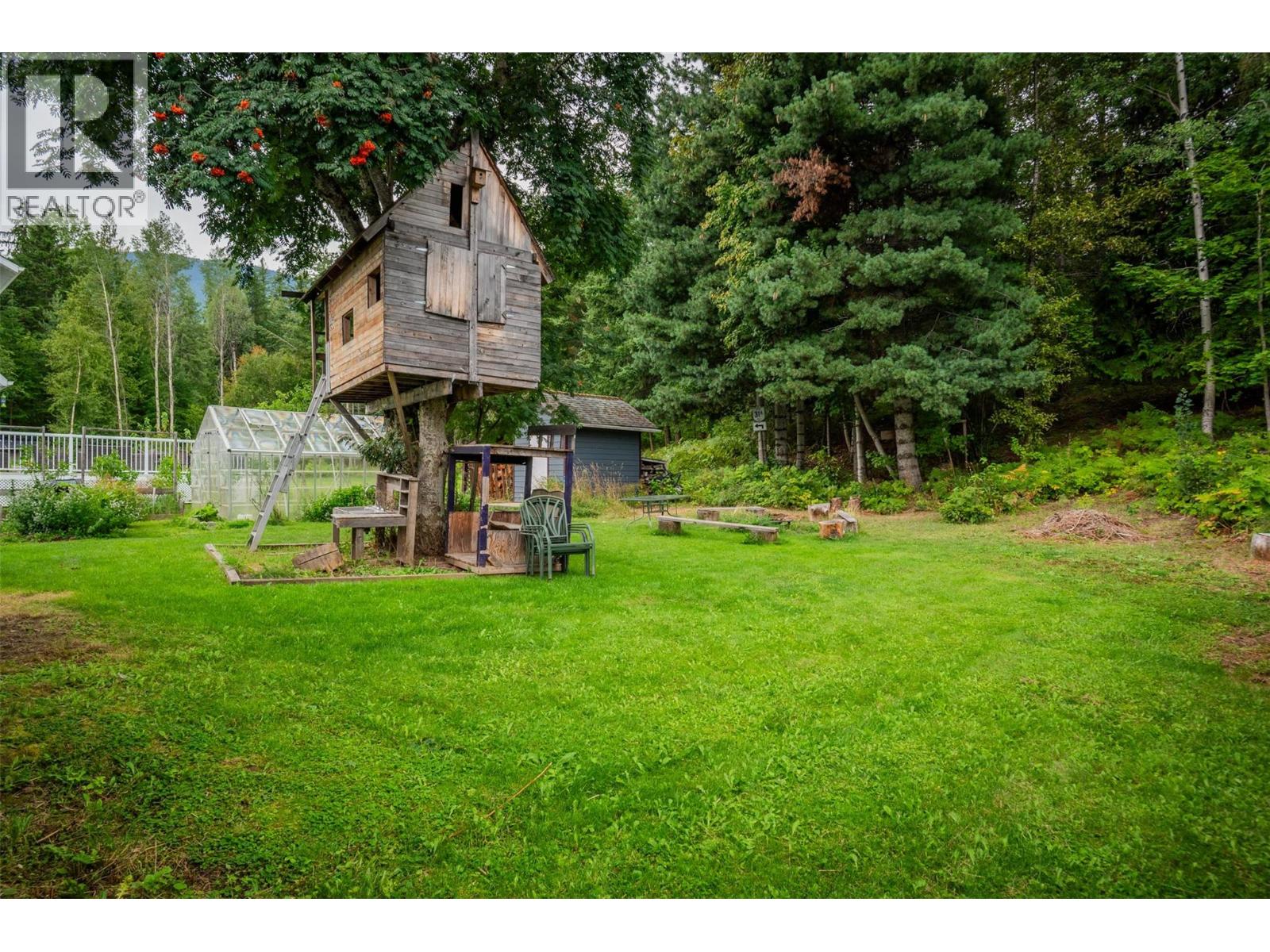 Photo 38 of 611 7th Street, Kaslo BC