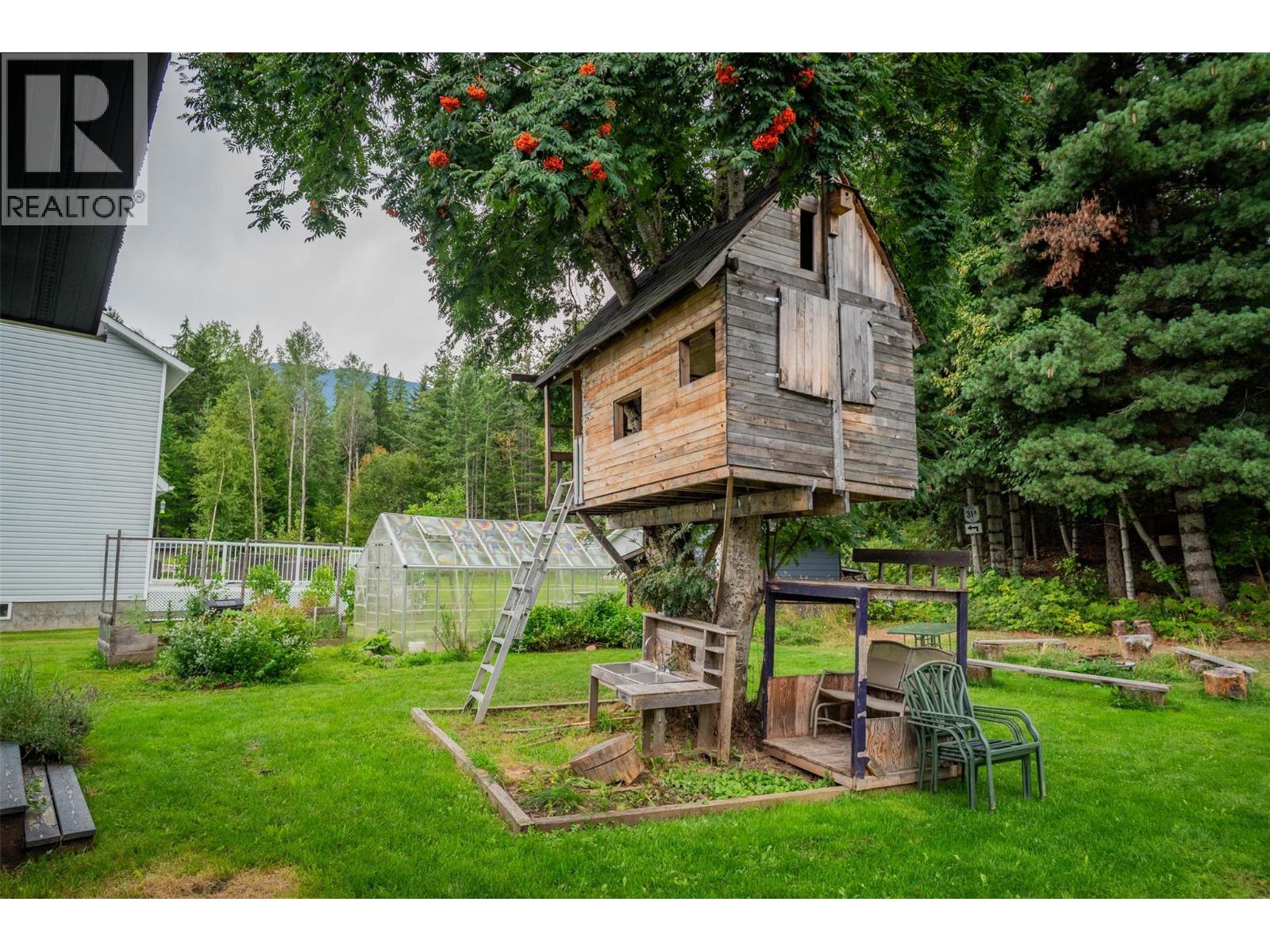 Photo 23 of 611 7th Street, Kaslo BC