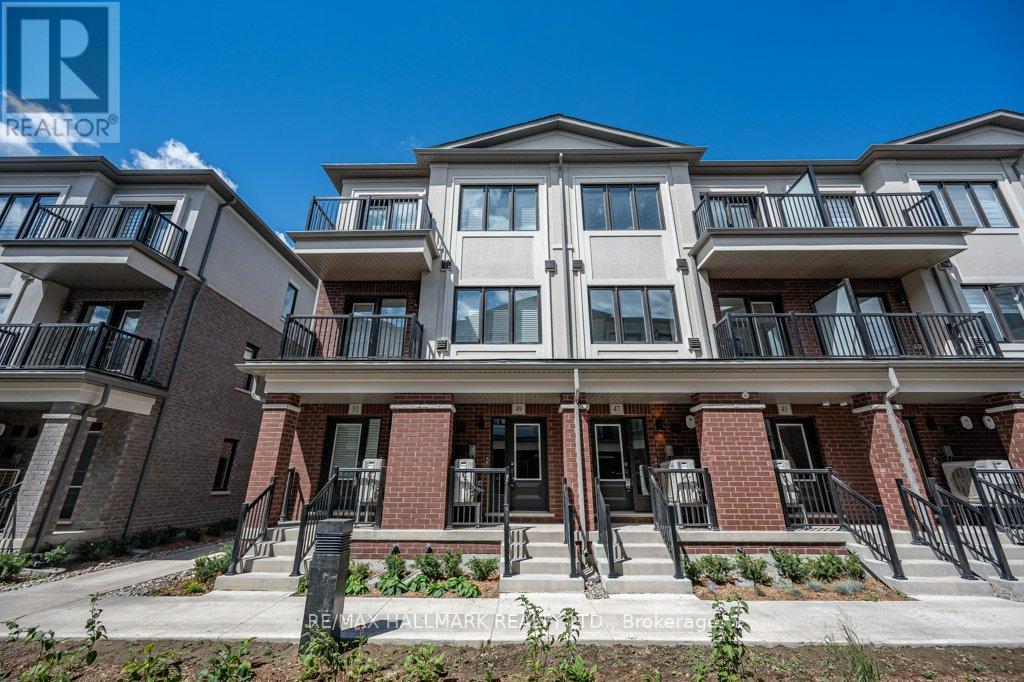 Photo 1 of 49 Matawin Lane, Richmond Hill ON