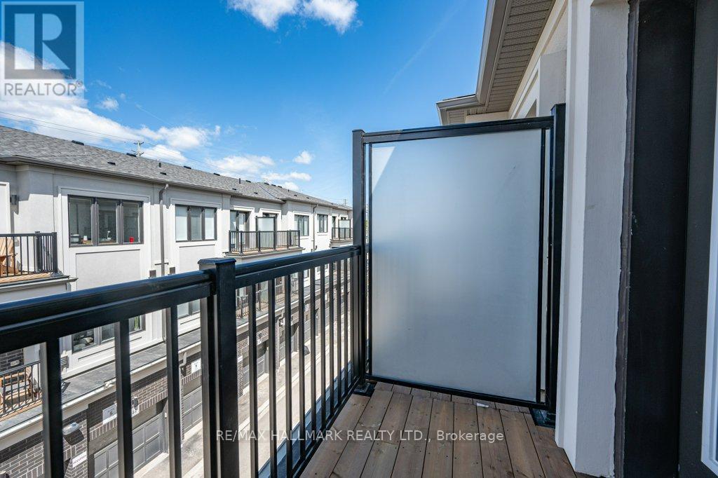 Photo 6 of 49 Matawin Lane, Richmond Hill ON