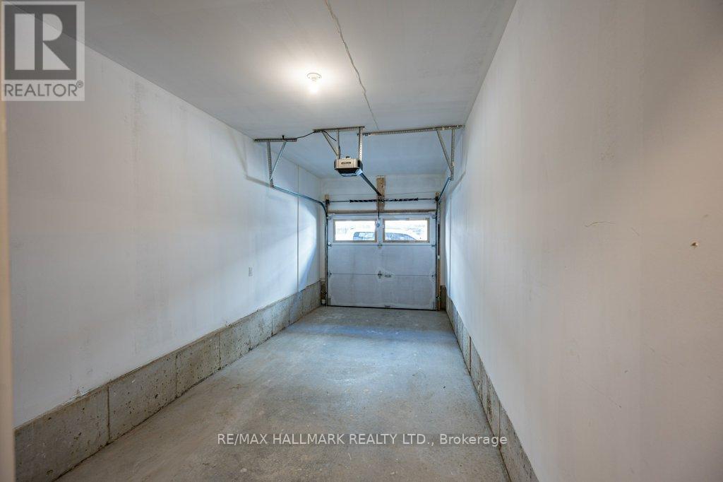 Photo 12 of 49 Matawin Lane, Richmond Hill ON