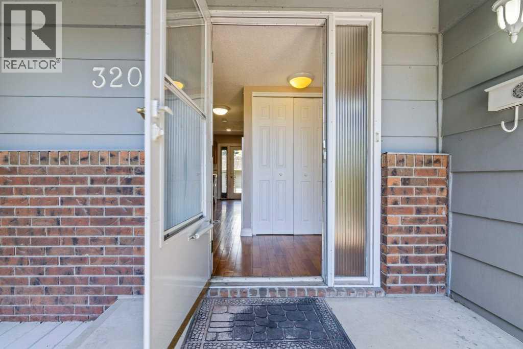 Photo 2 of 320 Parkridge Way Se, Calgary AB
